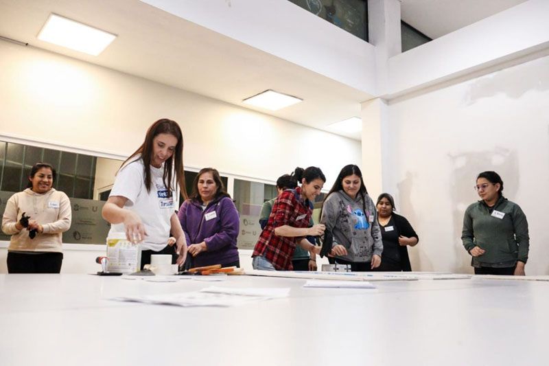Destacan la salida laboral de mujeres capacitadas en oficios