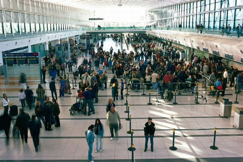 Crean protocolo para detectar situaciones de trata en aeropuertos