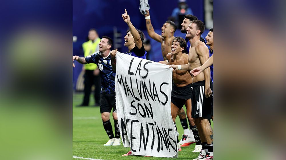 La pelota no tapa el colonialismo