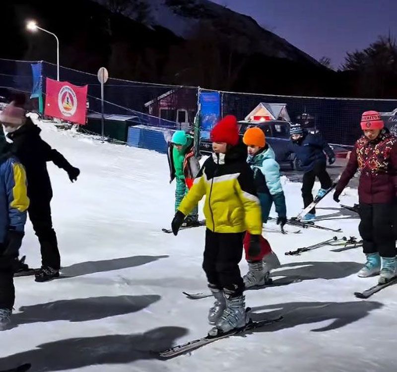 Esquí infantil y pileta libre en invierno