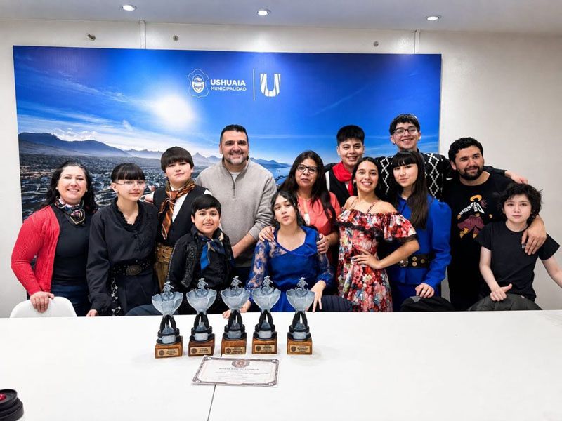 Vuoto recibió al taller municipal Folklore en Zapatillas | Diario del Fin del Mundo