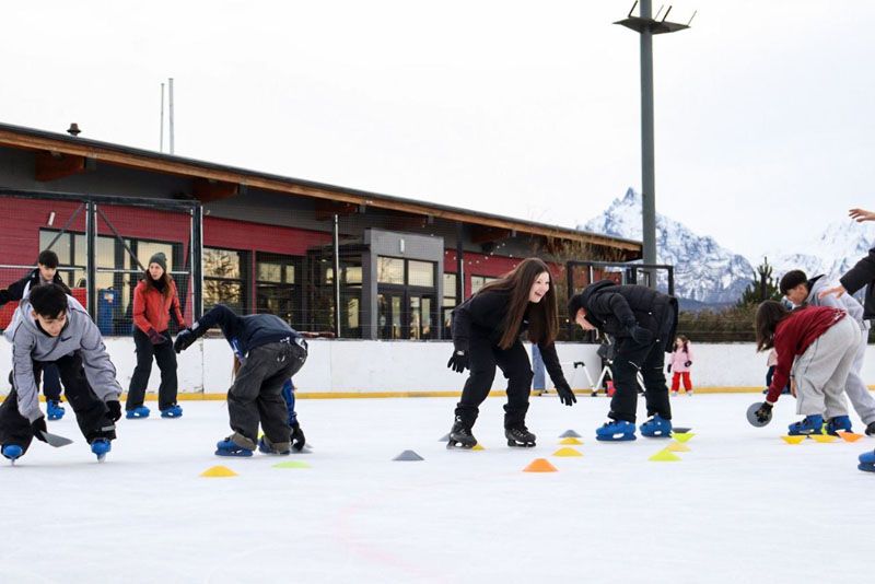 Promueven el patinaje sobre hielo y el arraigo cultural