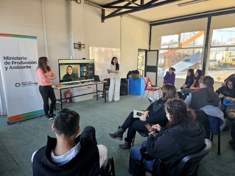 175 emprendedores participan de “Crecer con Identidad”
