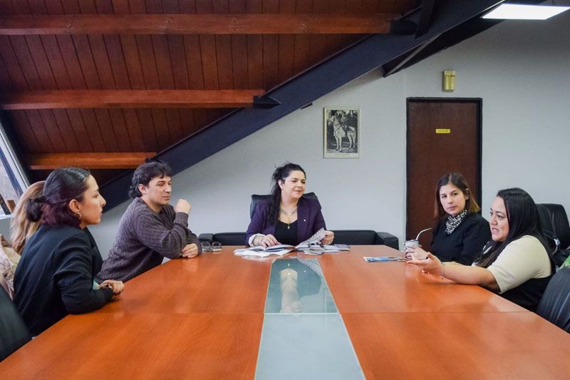 Estudiantes y trabajadores acceden a becas y beneficios 