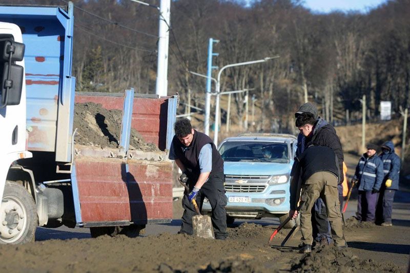 Operativo de limpieza sobre la avenida Héroes de Malvinas
