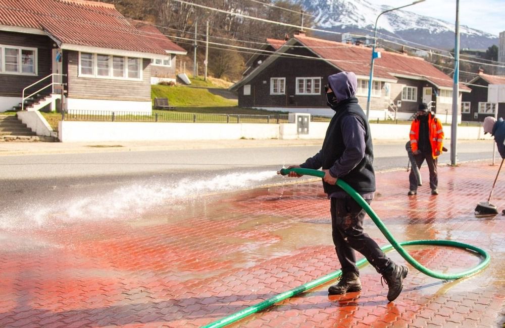 Intensifican la limpieza urbana y pintura de veredas