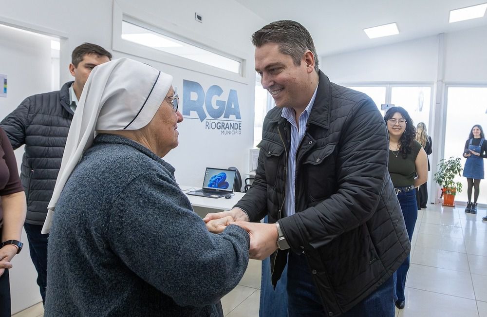 Pérez recibió a la hermana Riva en el centro municipal con su nombre