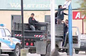 Prohibieron definitivamente la cartelería en los postes de alumbrado público