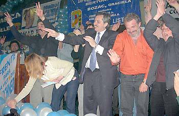 Fernández trasladó el apoyo presidencial a Bertone y Bozac