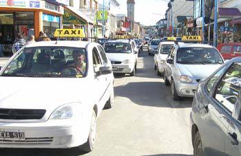 Taxistas piden aumento de tarifa
