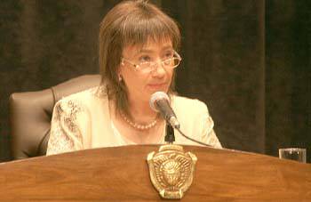 Duro discurso de la Gobernadora en la apertura de sesiones ordinarias