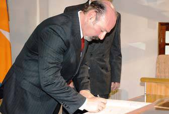 Javier Muchnik juró como tercer miembro de la Corte provincial