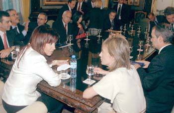   > Hoy giran el anticipo de coparticipación<BR>> En 20 días comienzan las obras del gasoducto<BR>> Duplicaron la cantidad de vuelos hacia Tierra del Fuego