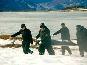 Mujer murió al arrojarse a las frías aguas del Canal Beagle 