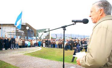 Sentido homenaje a los 323 héroes del Crucero General Belgrano