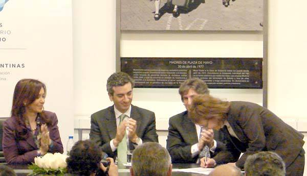 La Gobernadora firmó la adhesión de la Provincia