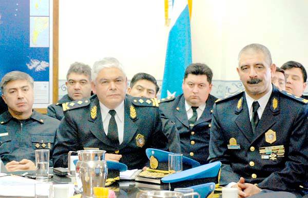 La plana mayor de la Policía analiza dar un paso al costado