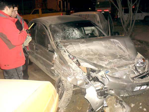 Chocó a seis autos y una mujer resultó lesionada