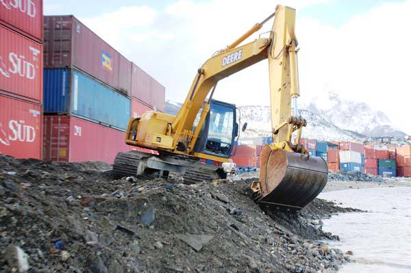 Retiran basura y escombros de la costa del Beagle