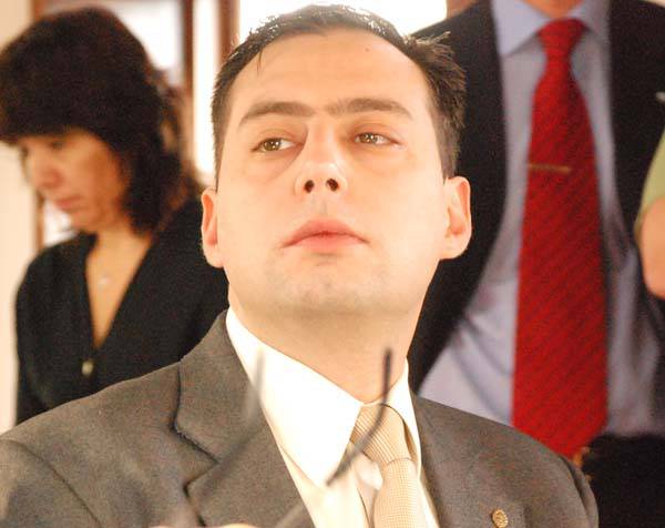 Aramburu sabía de la denuncia de coimas contra Farías pero la minimizó