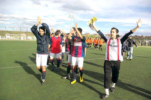 Los Cuervos derrotaron a Libertad 2 a 0 y están a un paso de la clasificación