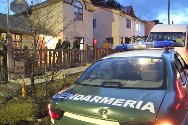 Allanaron la casa del presunto represor, pero no lo detuvieron