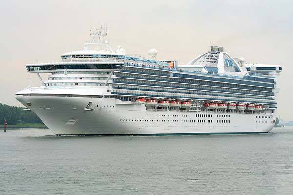 Ríos prohibió el amarre de dos cruceros ingleses
