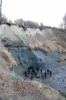 Joven pierde la vida al caer por un barranco