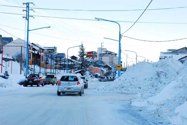 Ushuaia se pone en marcha pero sigue el alerta