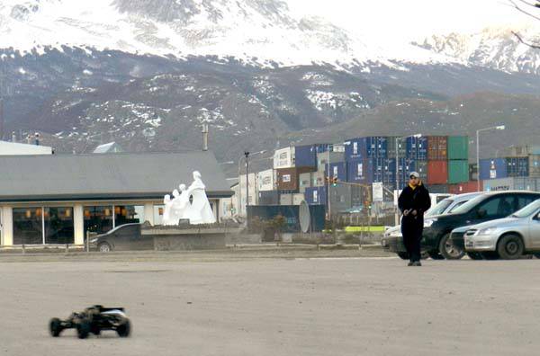 Buscando estacionamiento con control remoto