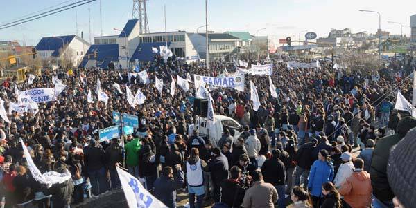 Impresionante manifestación metalúrgica contra la Tarifaria