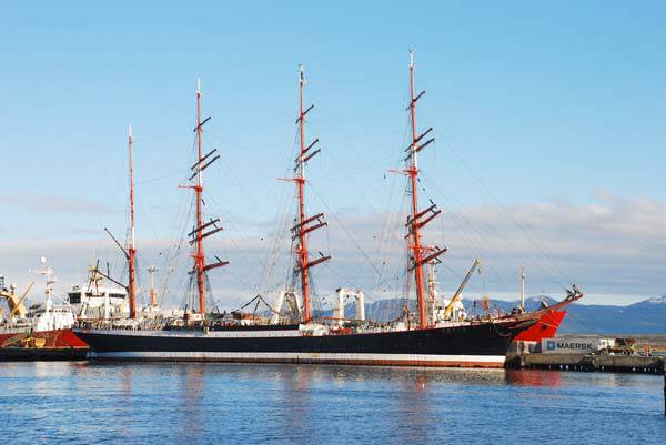 Llegó a Ushuaia el velero más grande del mundo