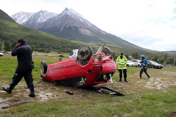 Impresionante vuelco en el Camping Municipal