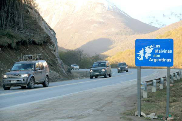 El programa británico Top Gear abandonó Tierra del Fuego por presión de ex combatientes <br />> Se fueron hasta la frontera custodiados por la Policía