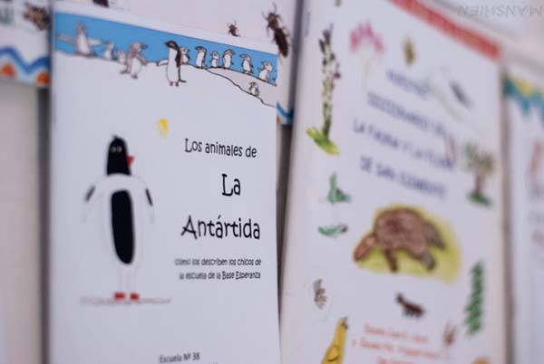 Alumnos presentan libro sobre fauna de la Antártida