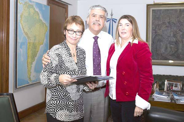 Amplían acuerdo con Nación<br />> Ejecutarán obras por más de $100 millones