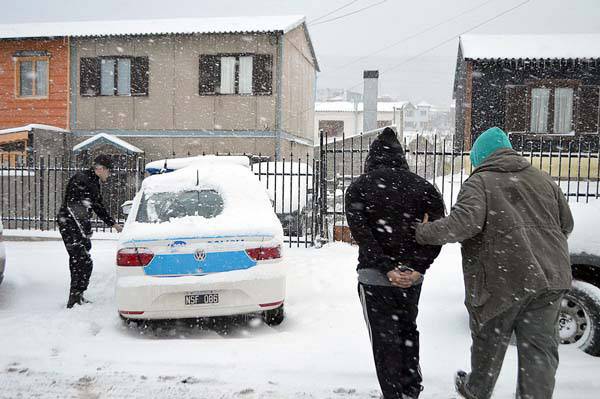 Violento asalto a mano armada
<br />Actuación policial logra detener a seis sospechosos de participar en el hecho