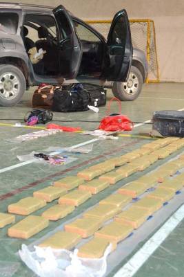 Trasladaron a Río Grande a los detenidos y la droga incautada