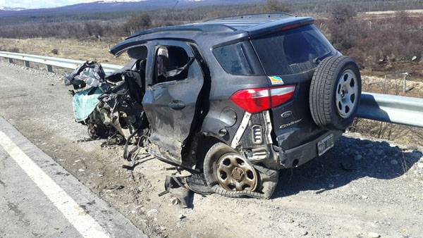 Dos muertos por un violento choque frontal
