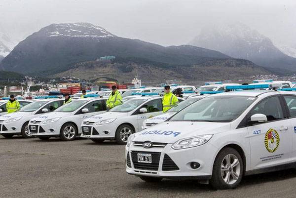 Nación entregó 70 vehículos para la Policía Provincial