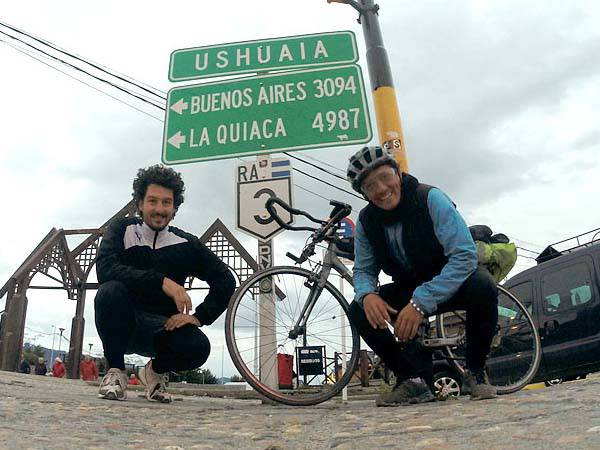 Dos aventureros sobre ruedas