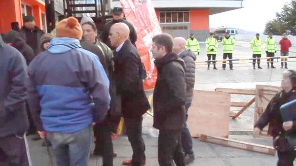 Manifestantes impidieron nuevamente el ingreso a Casa de Gobierno