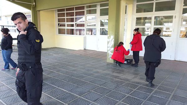 Provocan daños en dos escuelas y un jardín de infantes