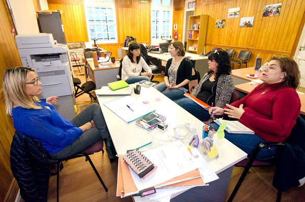 La Secretaria de la Mujer debate sobre distintos temas con jóvenes de la EDEI