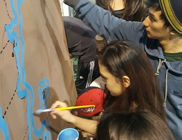 Jóvenes realizaron un mural representativo del mapa Bicontinental