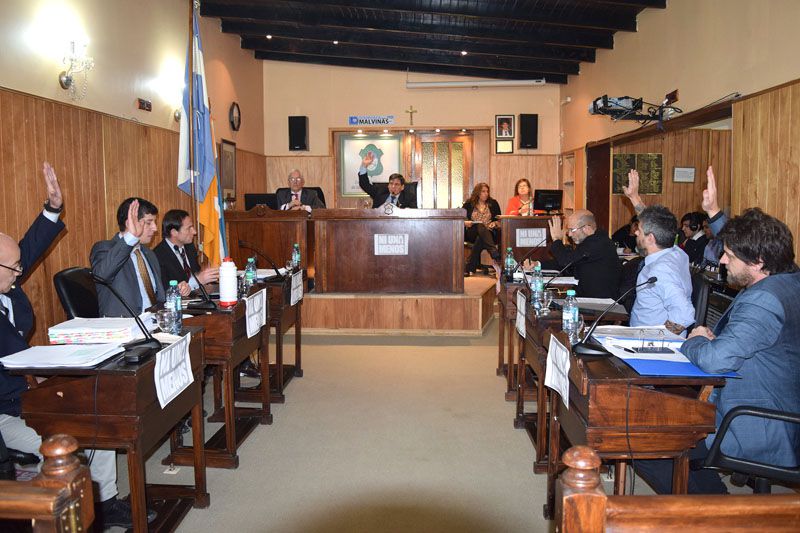 Empréstito para colectivos, pirotecnia Cero, avenida costanera y otros temas de interés en la sesión de hoy