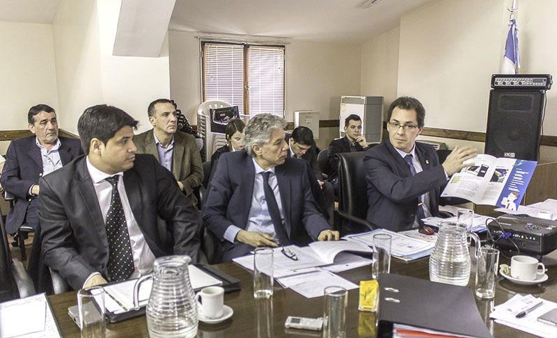 Gobierno defendió la boleta electrónica en la Legislatura