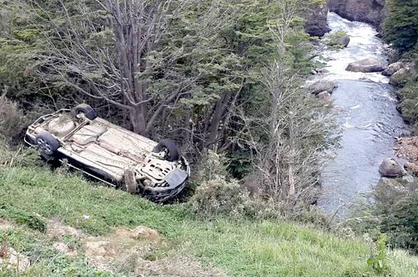 Seis heridos tras volcar camino al Camping municipal