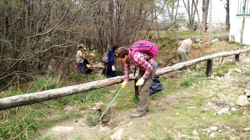 Vecinos autoconvocados continúan limpiando la ciudad