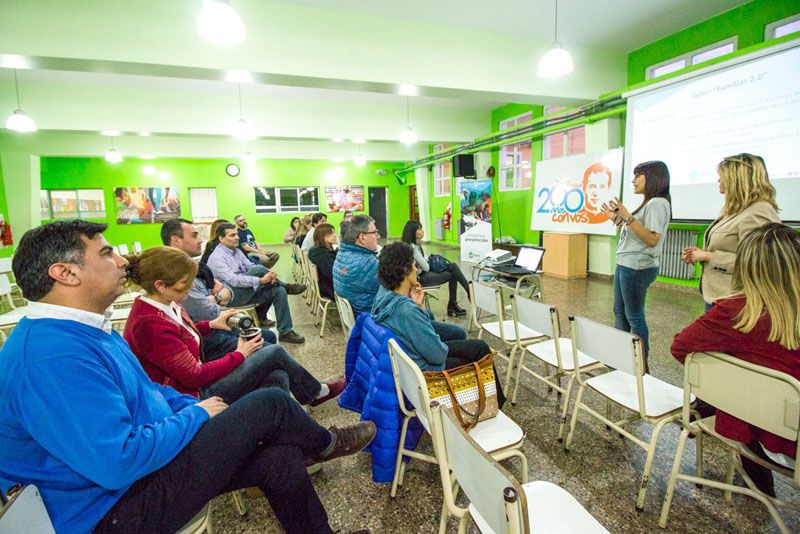Brindan charla taller para la prevención de consumos problemáticos de sustancias